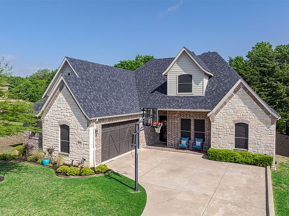 2nd image of 1611 Moreland Dr