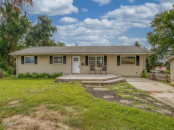 2nd image of 1628 Jefferson Cir