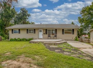 1628 Jefferson Cir, Webb City, MO 64870