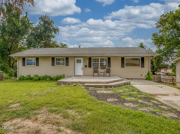 1628 Jefferson Cir, Webb City, MO 64870
