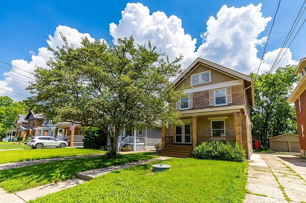 3 bed, 1000 sqft, $2,200 — Photo 1