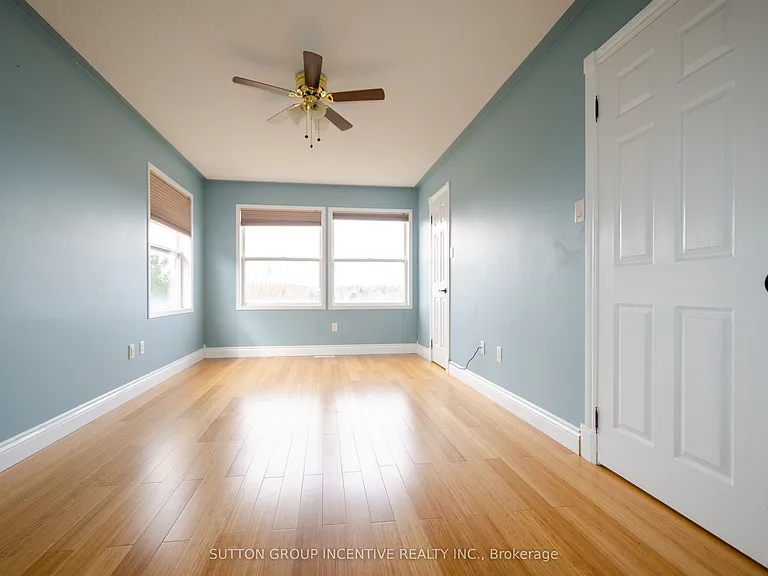 38 Harwood Dr #UPPER — Photo 22