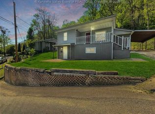 46 Clinton Cline Dr, Chapmanville, WV 25508