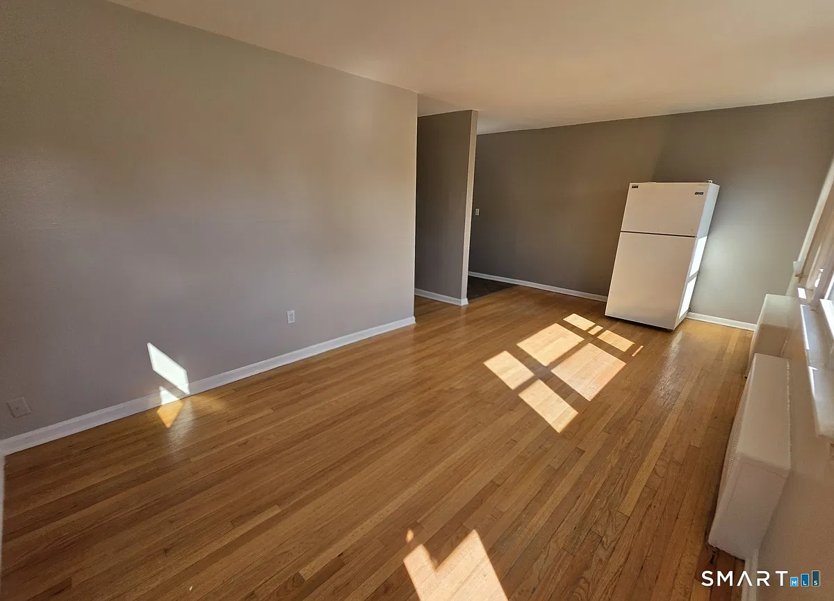 1 bed, 1.0 bath, 2688 sqft, $1,200 — Photo 2