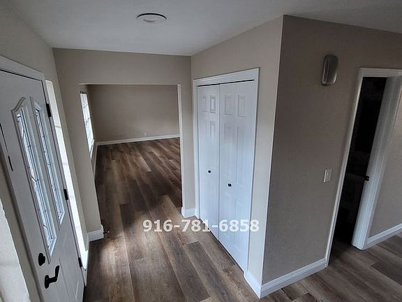 2nd image of 1161 Oak Tree Cir
