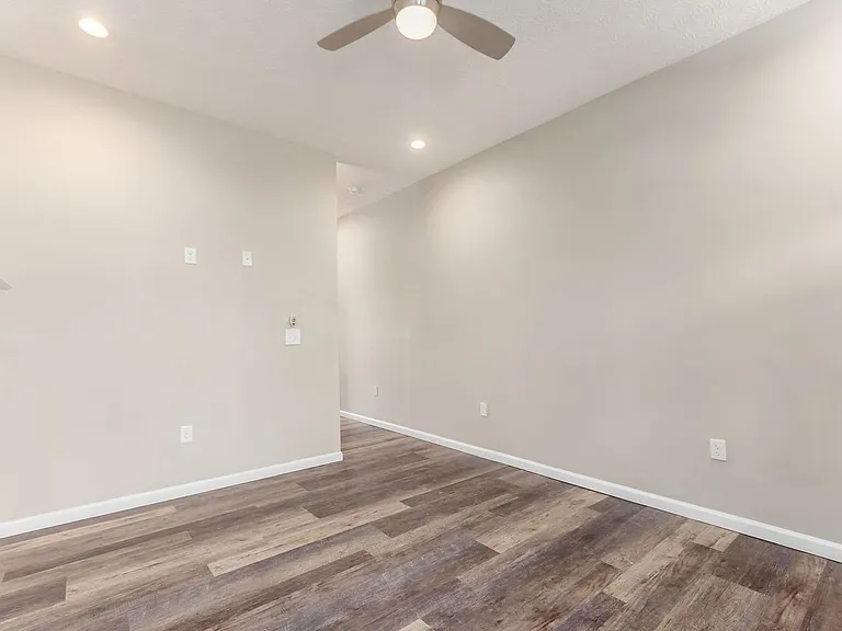 1363 Summit St — Photo 5