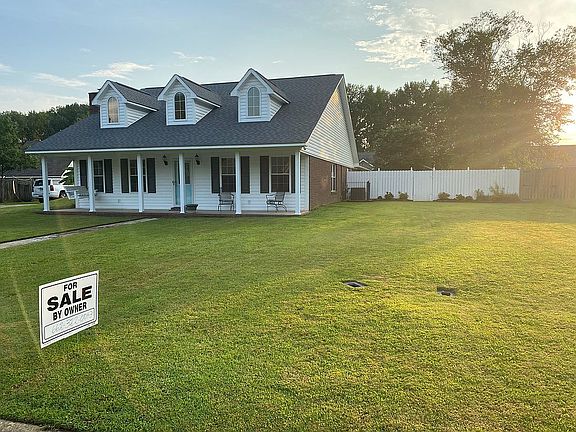3rd image of 176 Westwood Cir