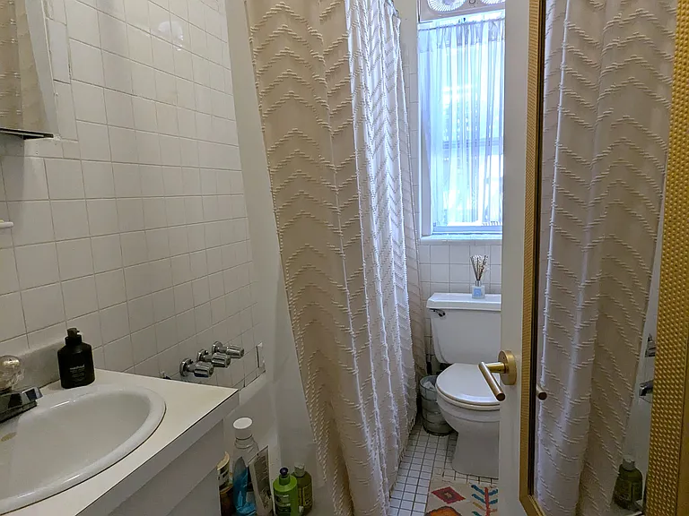 646 W End Ave #4C — Photo 11