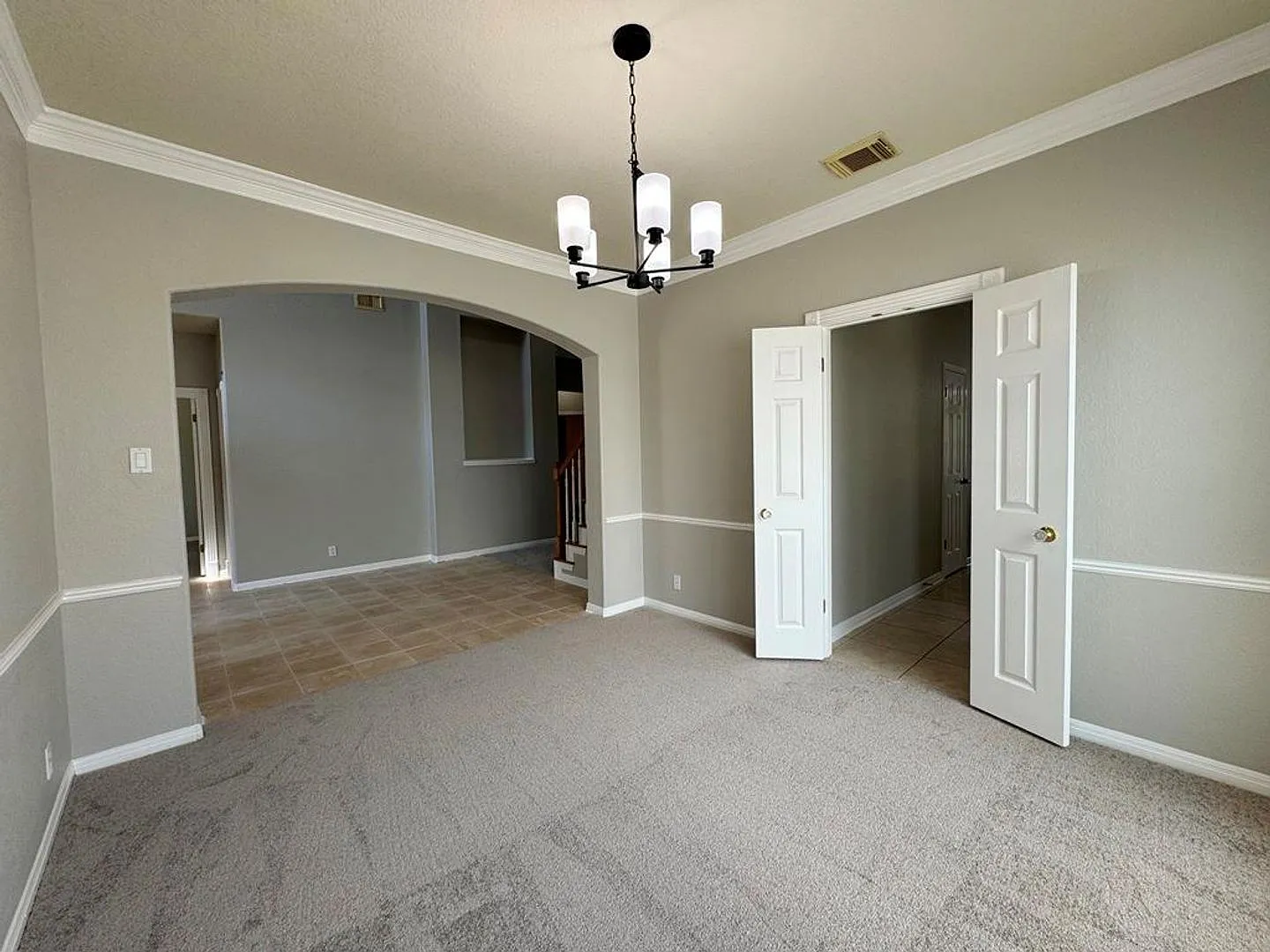 Bright home with big windows & open floorplan available in Circle C Ranch! — Photo 4