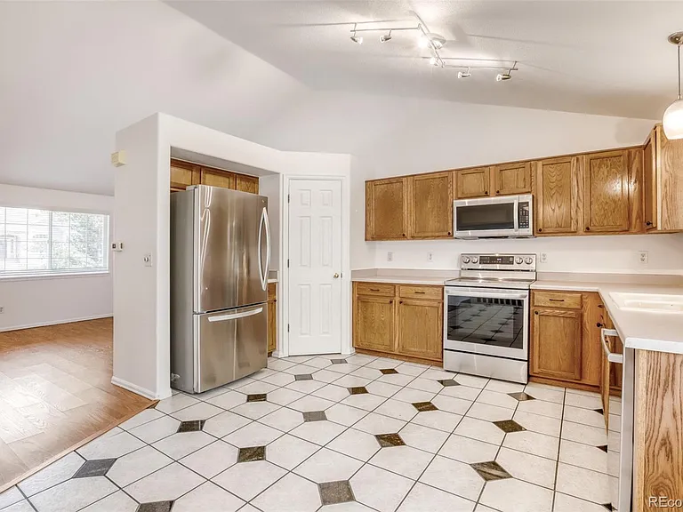 1633 Deerwood Dr — Photo 7