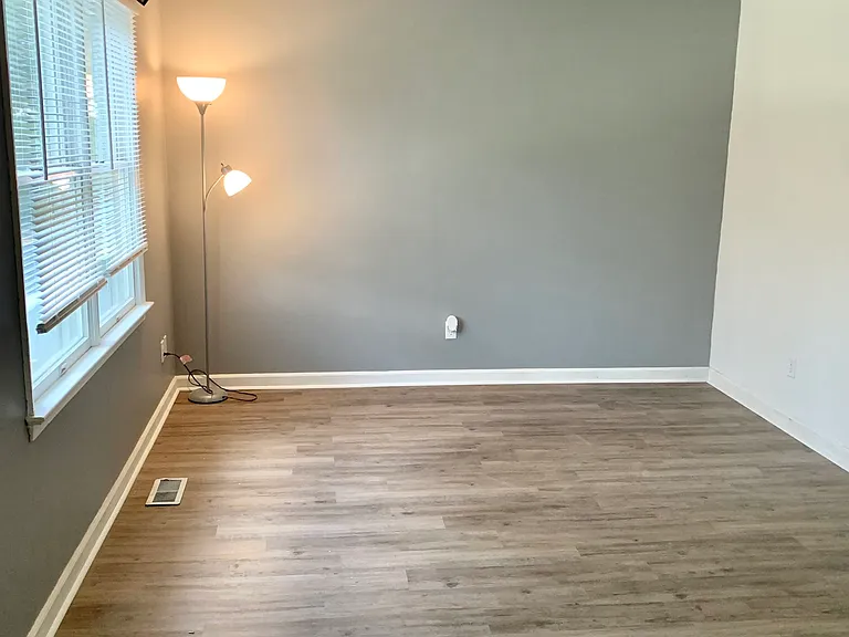 875 Vine St — Photo 3