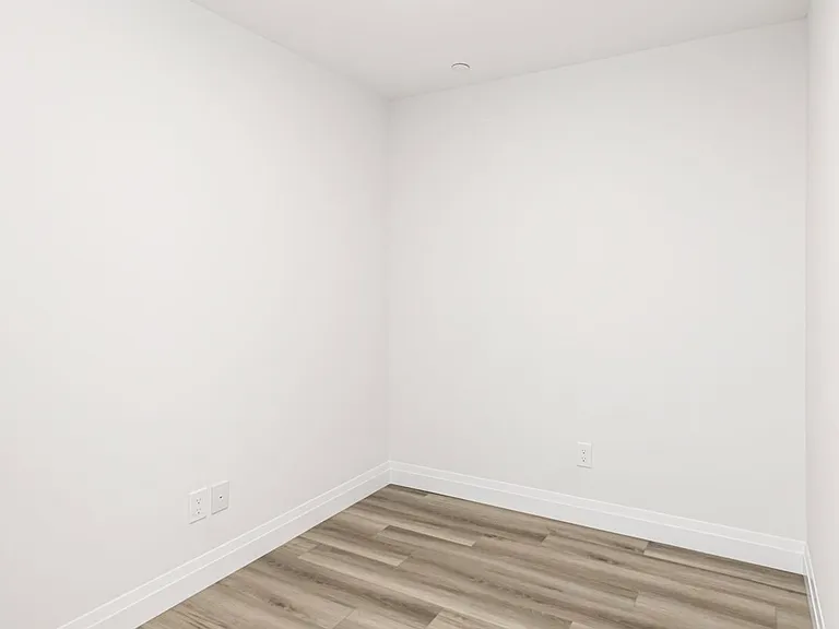 153 Wilson St W #105 — Photo 27