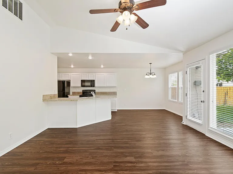 3007 Manchester Dr — Photo 8