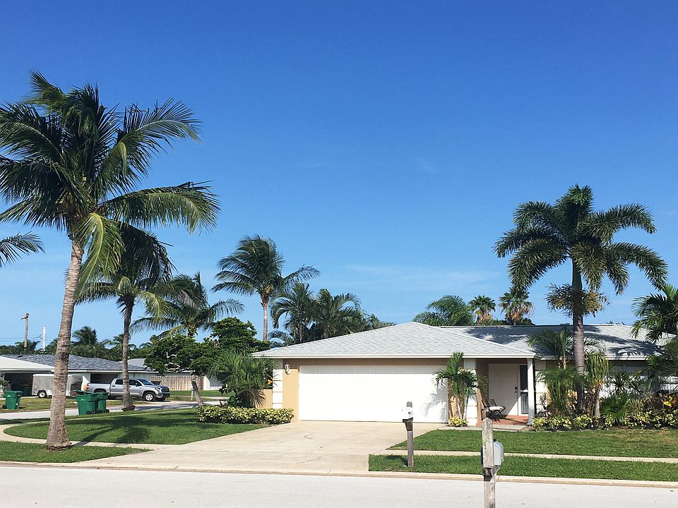 1st image of 214 Harbour Dr W