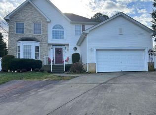 205 Roundtree Ct, Egg Harbor Township, NJ 08234