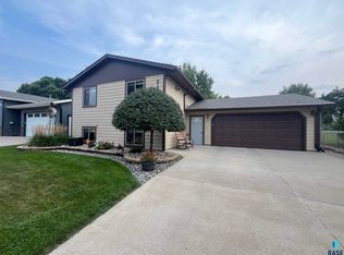5121 E 17th St, Sioux Falls, SD 57110