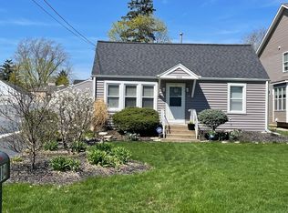 104 E 56th St, Westmont, IL