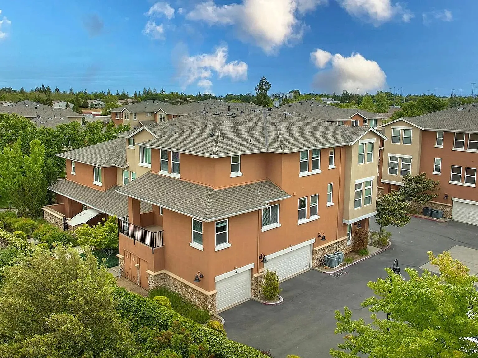 Crest Condos — Photo 2