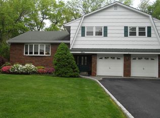 3 Barker Ct, Park Ridge, NJ 07656
