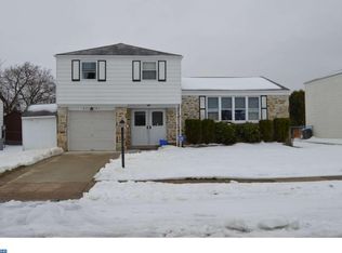 9751 Susan Rd, Philadelphia, PA 19115