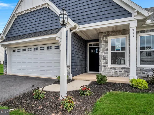 855 Shadowbrooke Dr, Dover, PA 17315