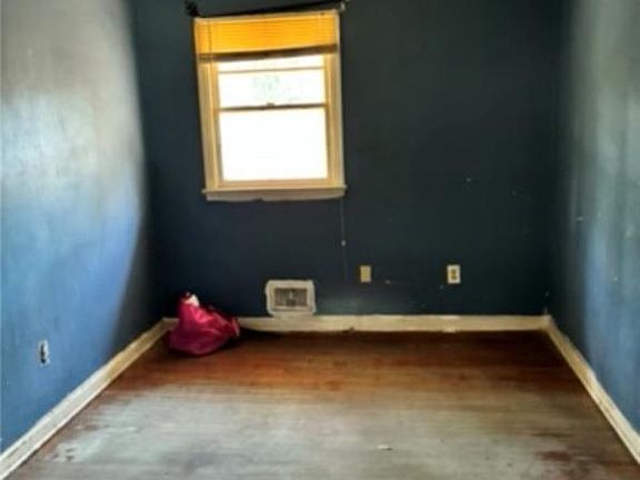 2nd image of 2737 Altaview Dr SE
