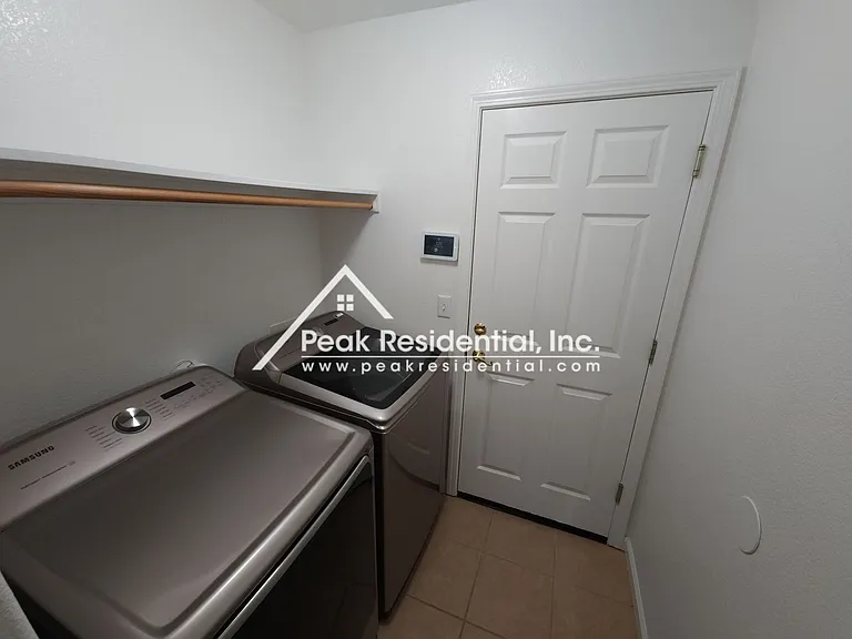 2727 Hinton Cir — Photo 15