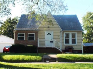 918 W 9th St, Waterloo, IA 50702