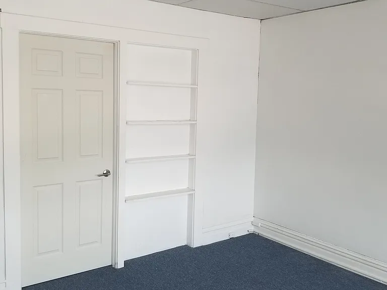 1021 W Broad St — Photo 3