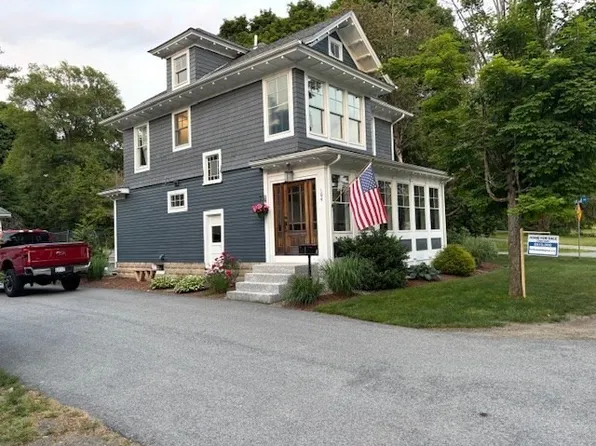 104 School St, Groveland, MA 01834