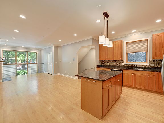 2nd image of 1451 W Thomas St APT 1