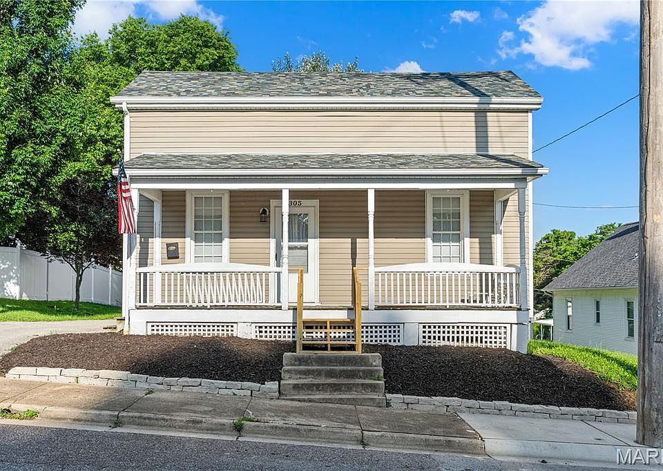 1st image of 305 Macarthur St