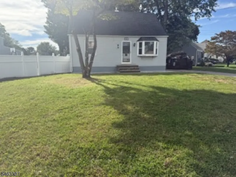 3 bed, 1.0 bath, $3,500 — Photo 3