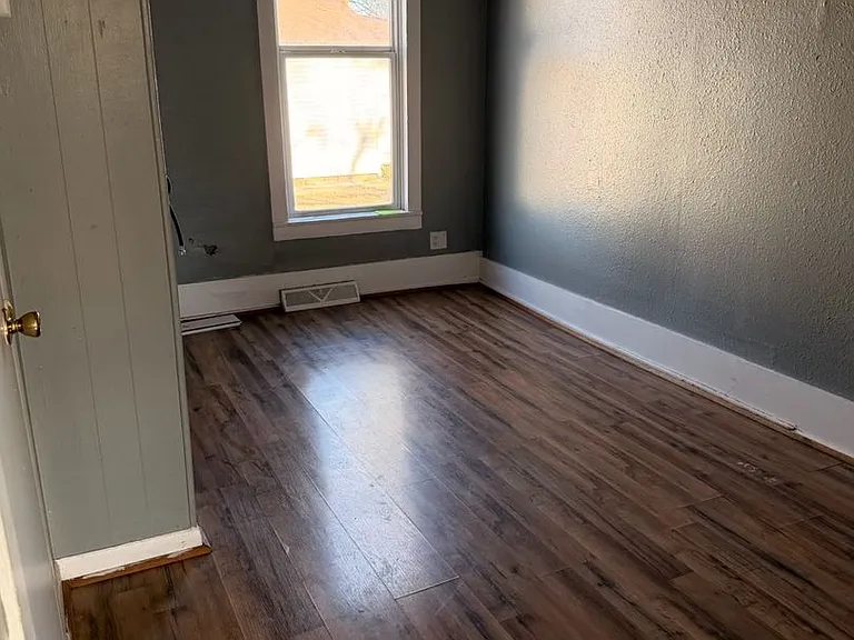 1119 N Main St — Photo 4