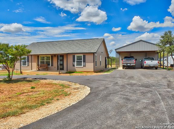 2nd image of 1850 County Road 136