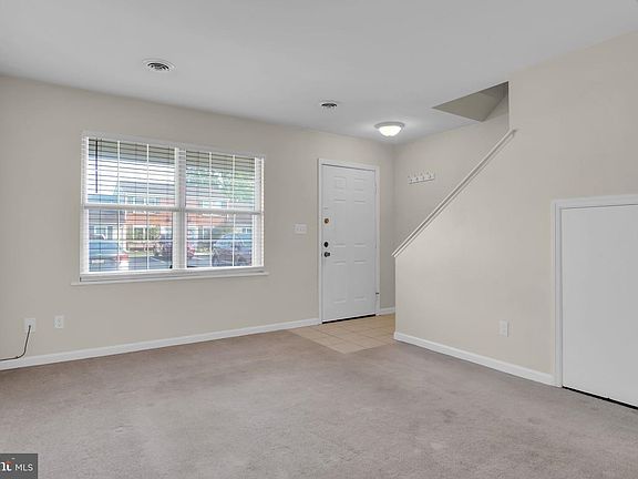 5th image of 7 Southpoint Dr