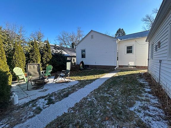 2nd image of 421 Garden St