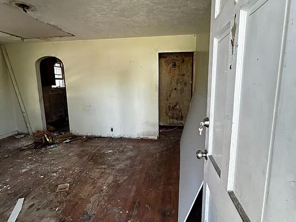 5th image of 2820 Ralph St