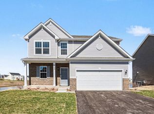 413 Hathaway Ln, Oswego, IL