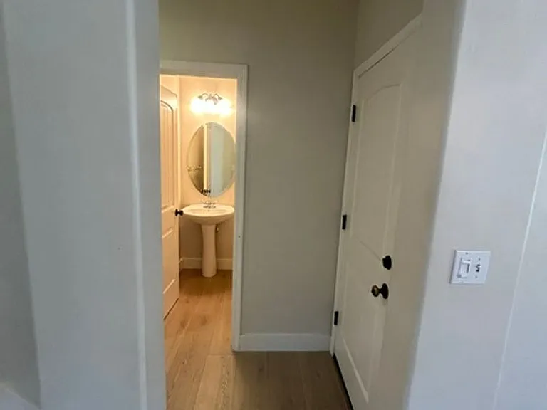 5211 W Elkhorn Ct — Photo 9