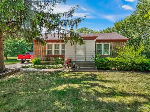 10N912 S Airlite St, Elgin, IL 60123