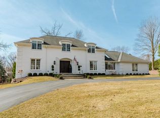 2645 Woodhill Ct, Brookfield, WI 53005