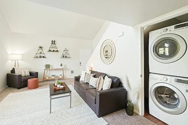 Experience comfort and convenience with this modern living room design, perfect for relaxation and everyday living.
