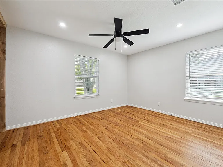 522 Barkley St — Photo 10