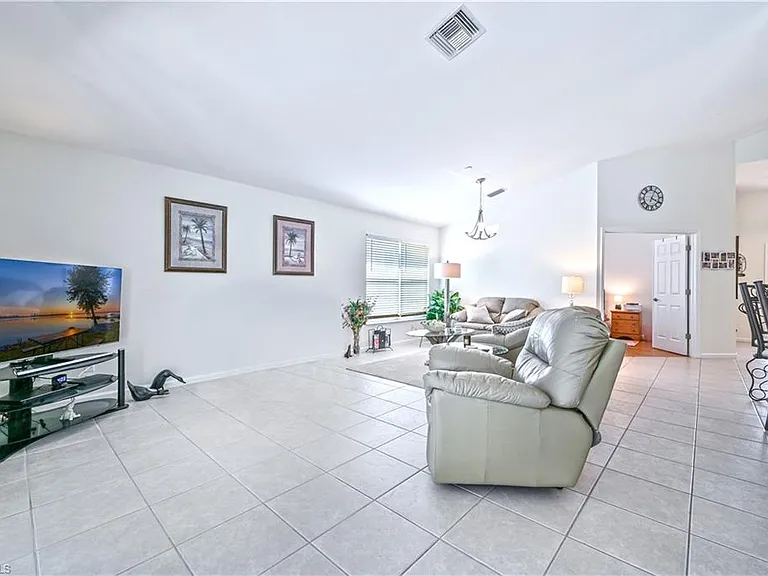 6453 Autumn Woods Blvd — Photo 8