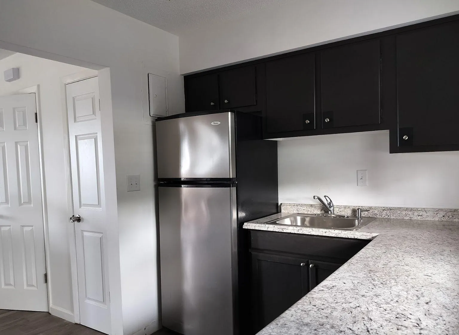 5505 Hernandes Dr — Photo 1