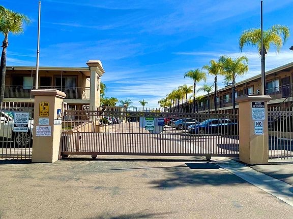 2nd image of 545 N Mollison Ave #1069