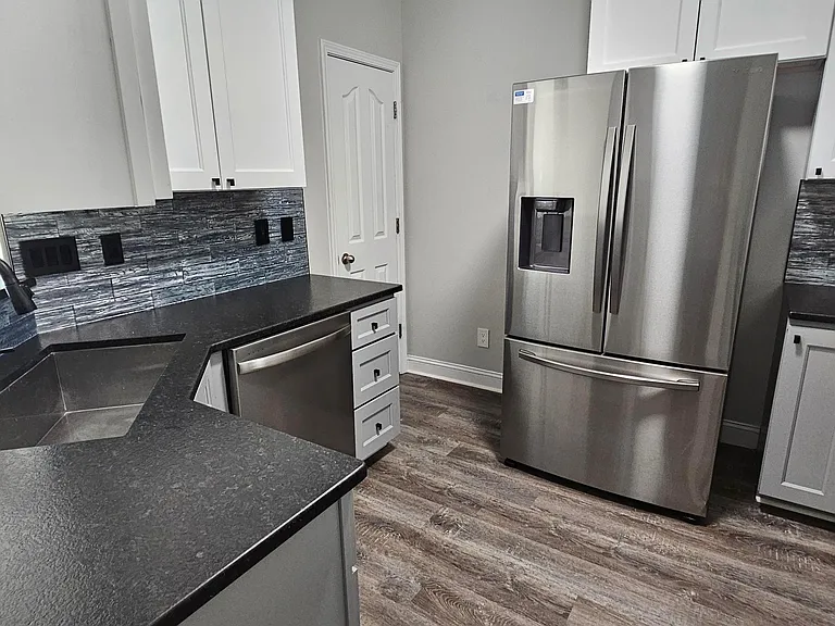 5817 Fox Point Cir — Photo 14