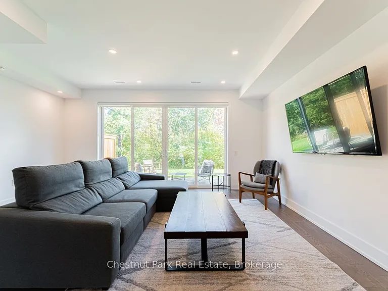 29 Rockmount Cres — Photo 14