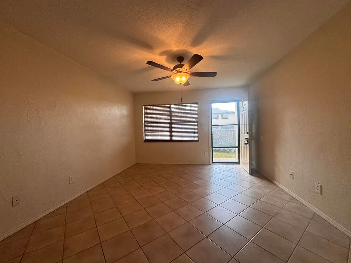 2/1.5 in Concord Condominiums — Photo 3
